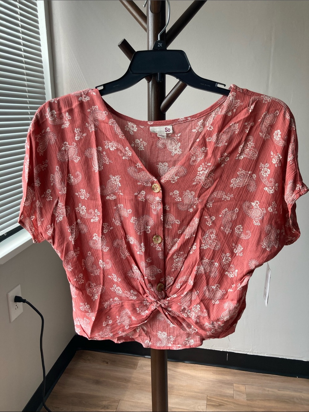 SO top paisley floral print twist front top boho inspire mauve casual S jr